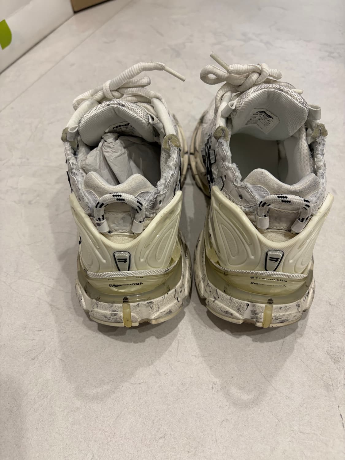 발렌시아가 뉴러너 그라피티 상품이미지2