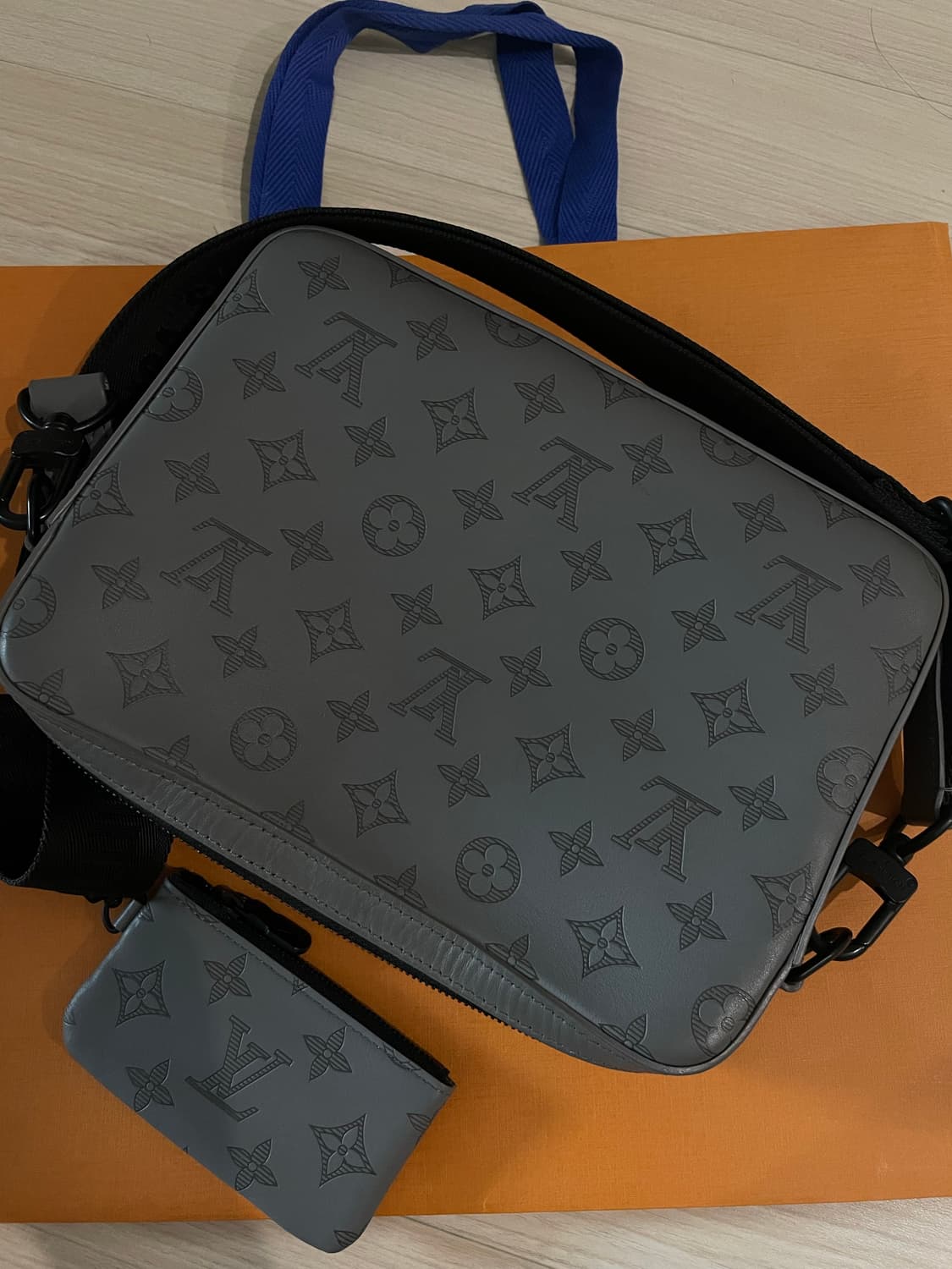 루이비통 쉐도우 듀오 메신저백 그레이 정품  상품이미지2