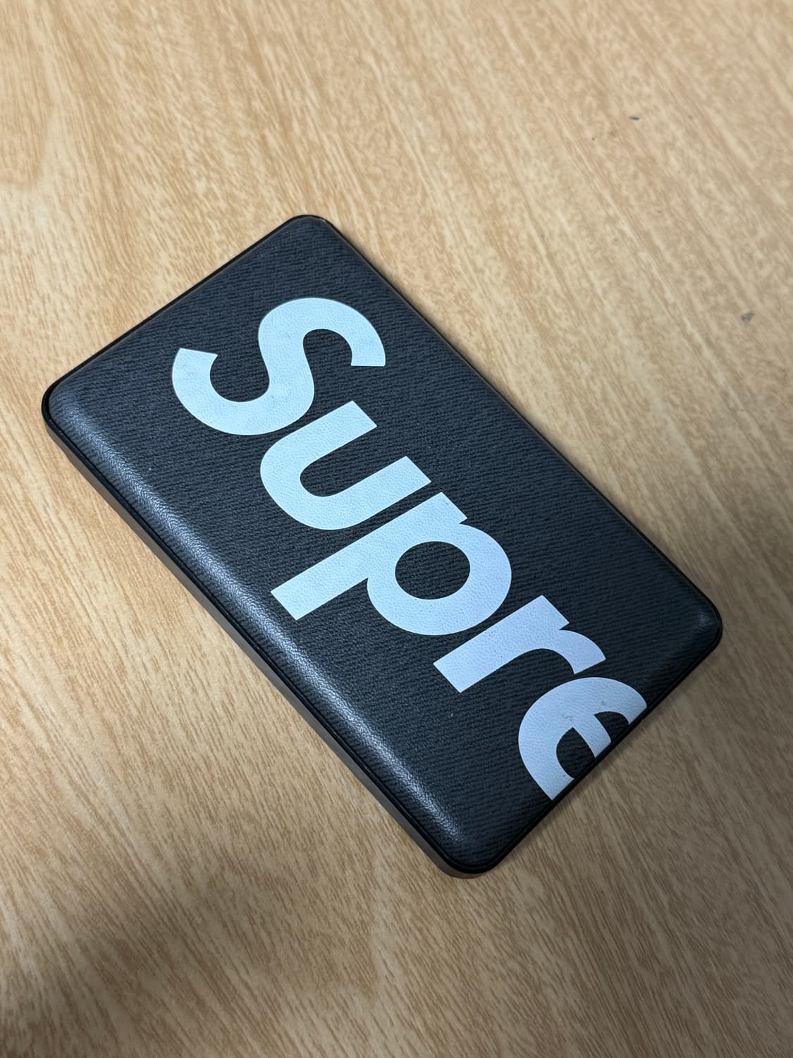 22FW 슈프림 맥세이프 모피 보조배터리 상품이미지2