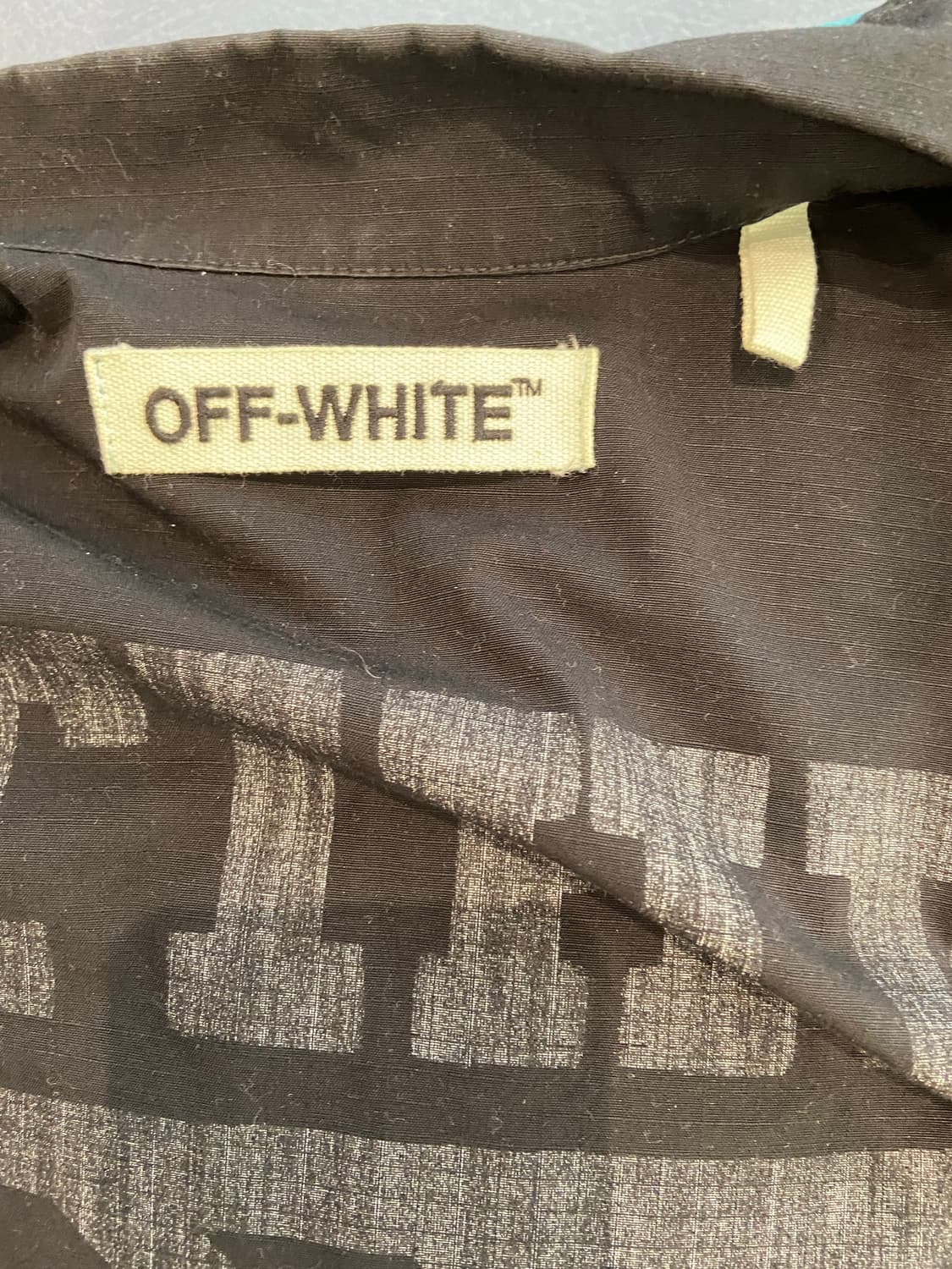 오프화이트 블랙셔츠 s 상품이미지3