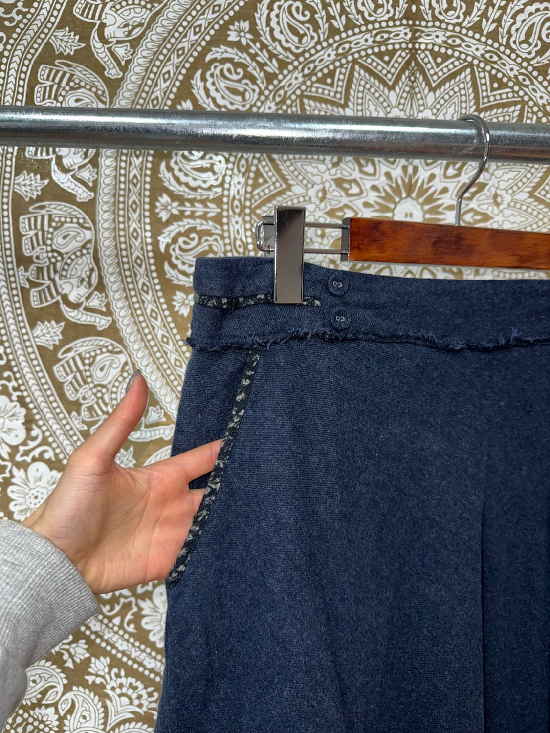 써스데이아일랜드 여성 모직 네이비 스커트  상품이미지7