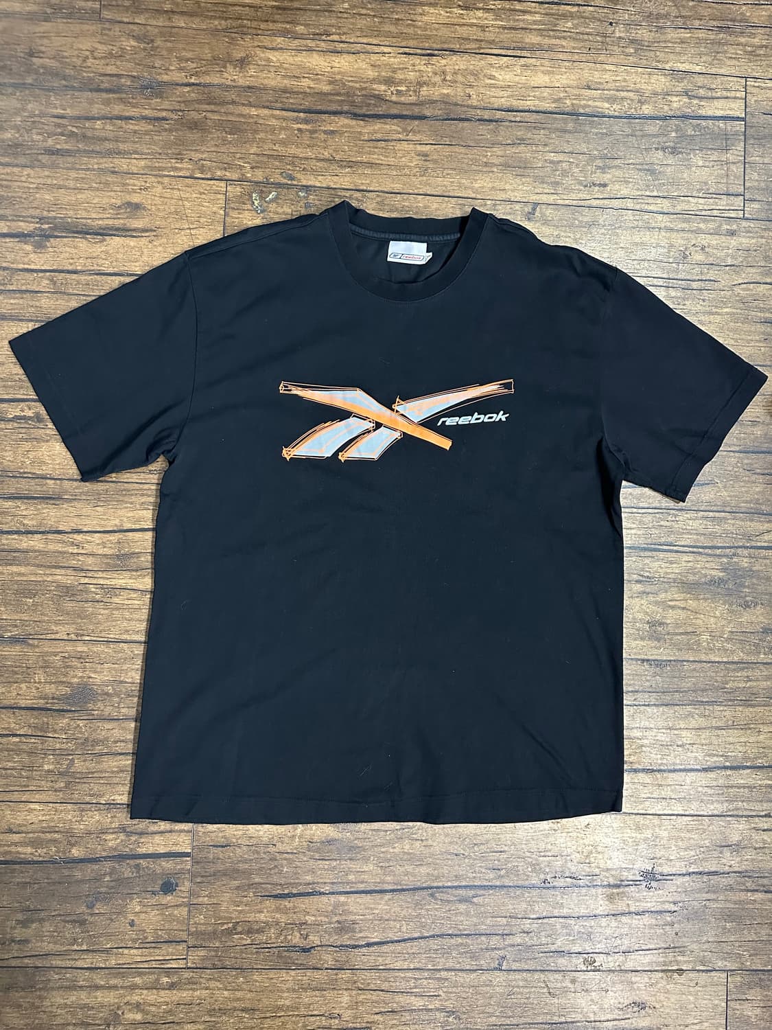 리복(Reebok) Y2K 벡터 로고 프린팅 반팔 티셔츠 블랙 105 상품이미지1