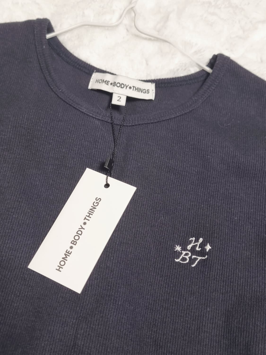 [새상품] 네이비 자수 반팔 티셔츠 에이블리 상품이미지3