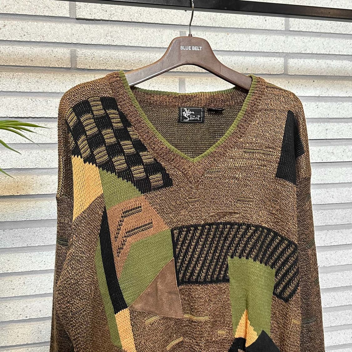 KR VINTAGE 브이넥 니트 기하학 패턴 패치워크 디테일 브라운 상품이미지4