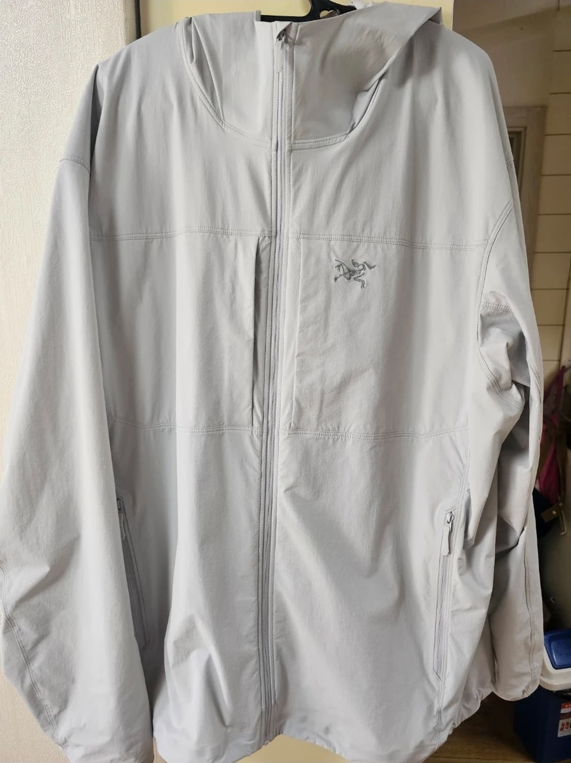 아크테릭스 감마 라이트웨이트 후디 솔리튜드 상품이미지1