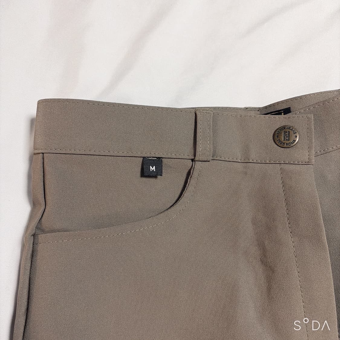 펜디 FF 로고 패턴 슬랙스 팬츠 카키베이지 상품이미지3