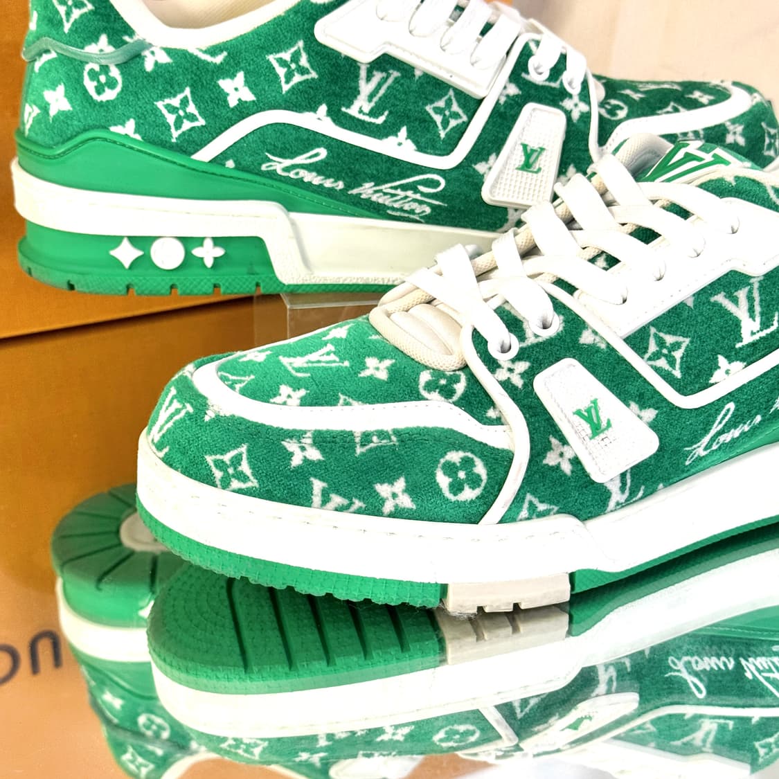 (260) 루이비통 벨벳 트레이너 스니커즈 그린 상품이미지3