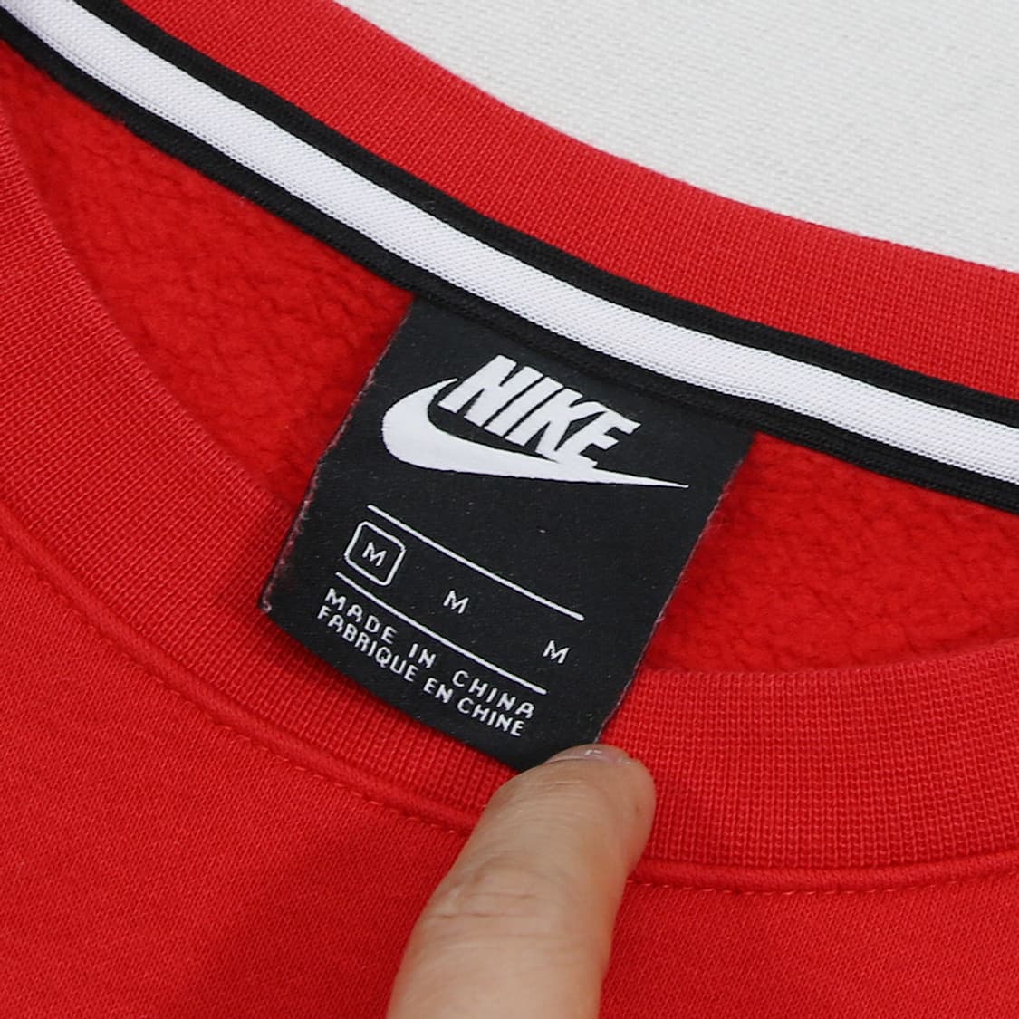 (착용컷) 나이키 에어 스웻 셔츠 (남성용 100) 상품이미지5