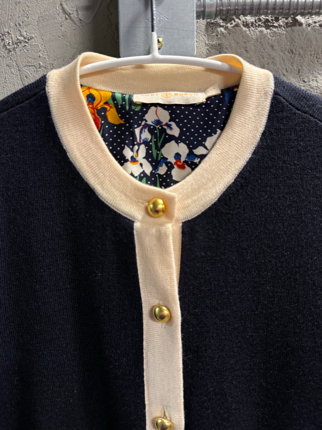 토리버치 TORY BURCH 골드 버튼 배색 니트 가디건 네이비  상품이미지4