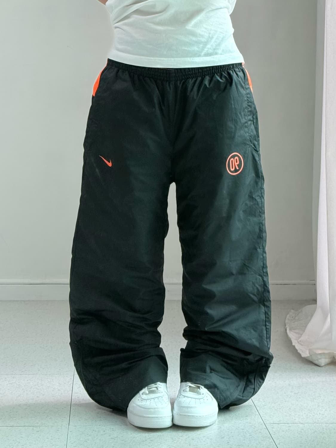 나이키 T90 차콜 트랙팬츠 상품이미지1