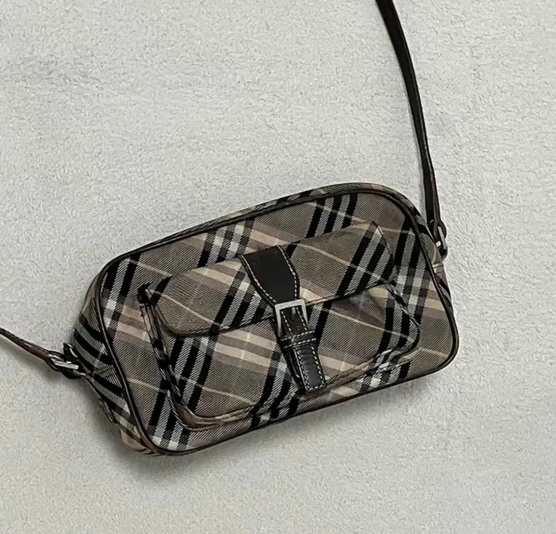 대대장 버버리 블루라벨 딸기초코백  상품이미지3