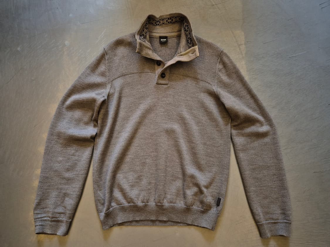 휴고보스 하프넥 버튼 니트 상품이미지1
