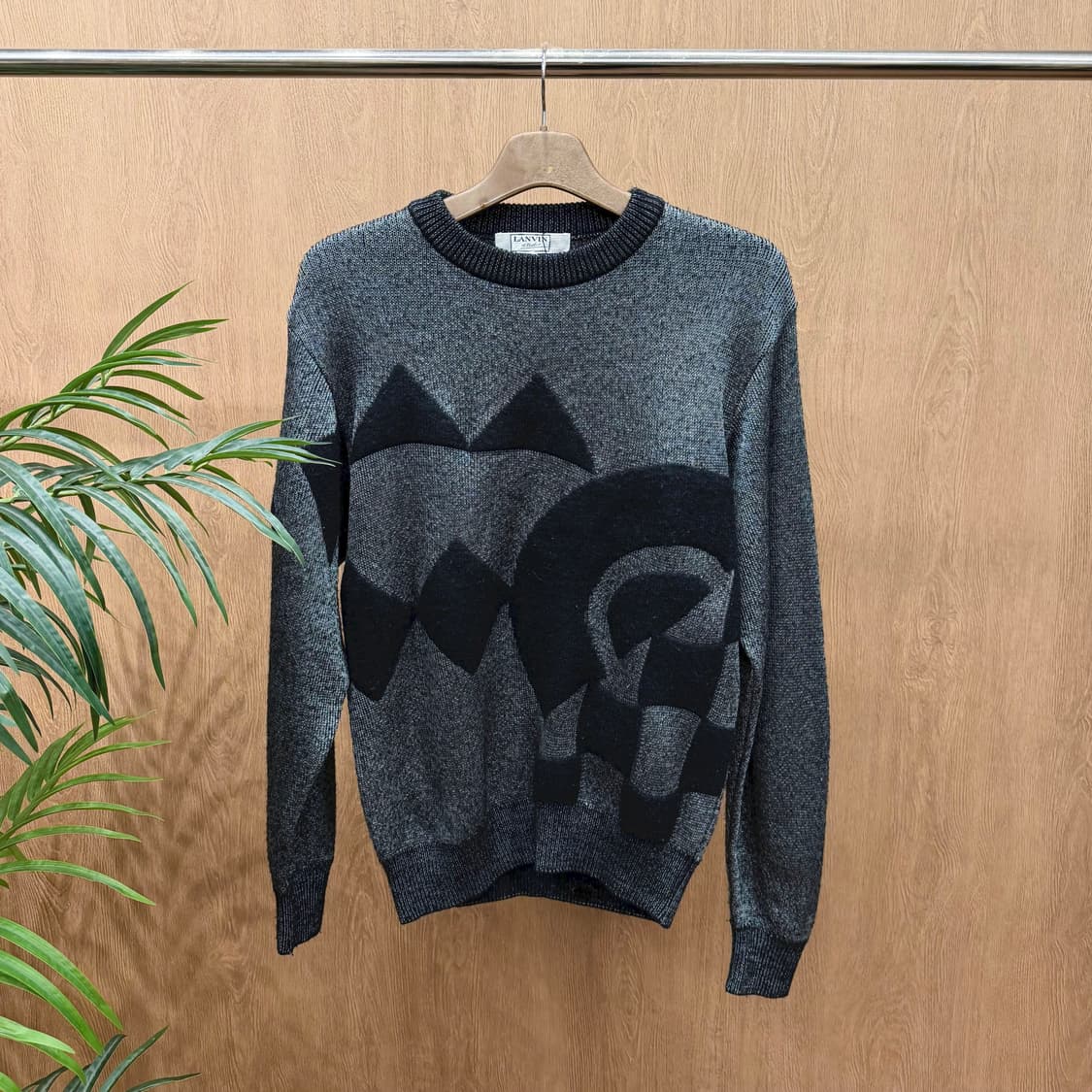 랑방 라운드넥 니트 블랙 헤어리 그래픽 짜임 디테일 레귤러핏 차콜 상품이미지1