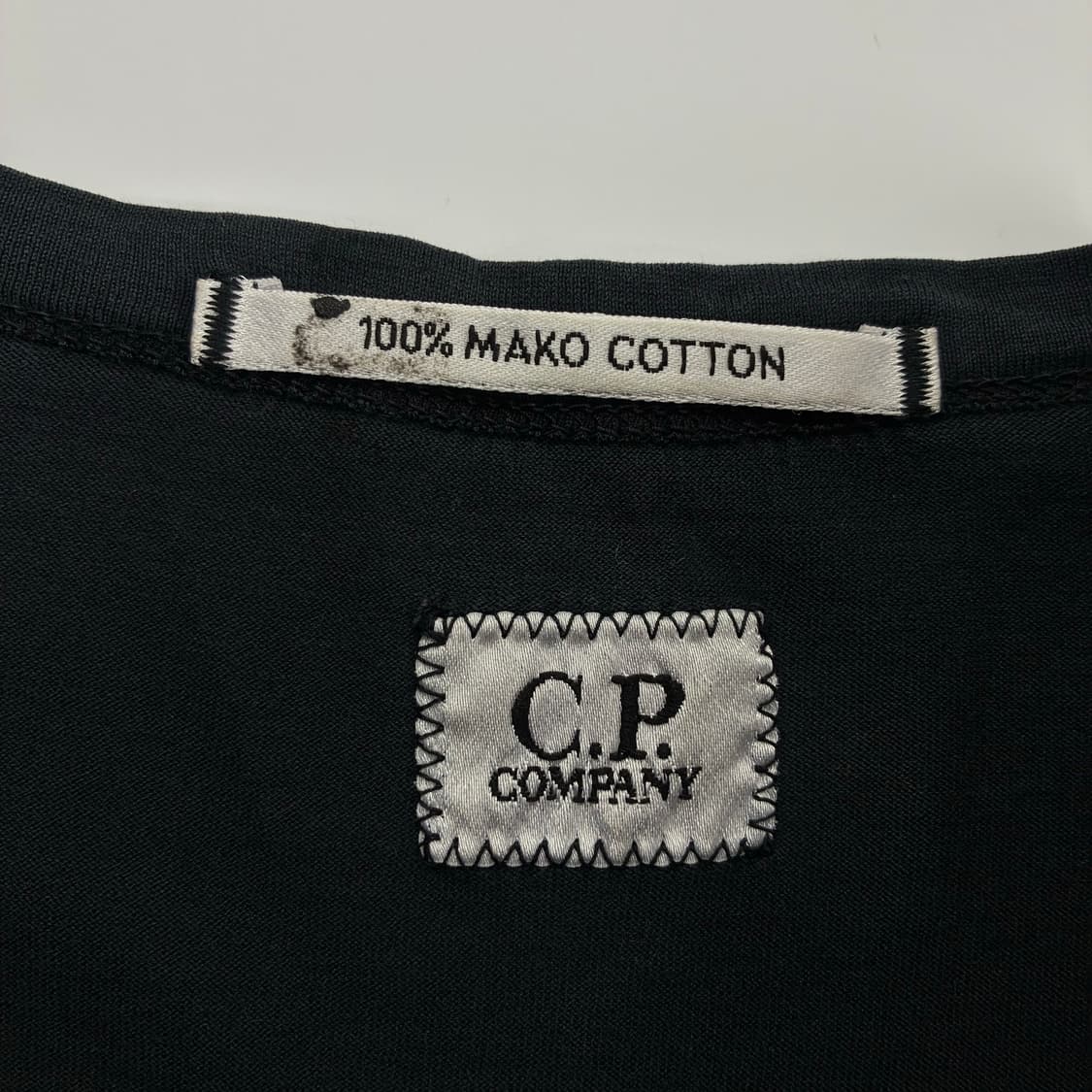 C.P company  씨피하우스 프린팅 로고 블랙 반팔티  상품이미지3