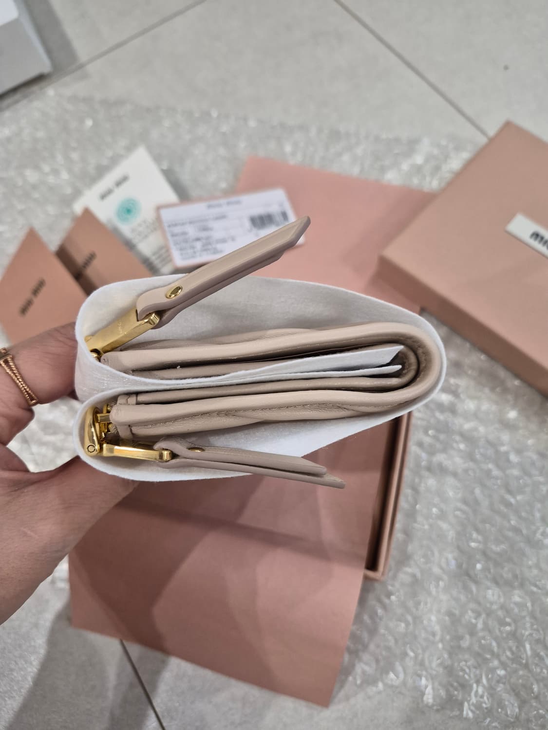 새상품))미우 미우 스몰 마테라쎄 나파 레더 월렛 상품이미지3