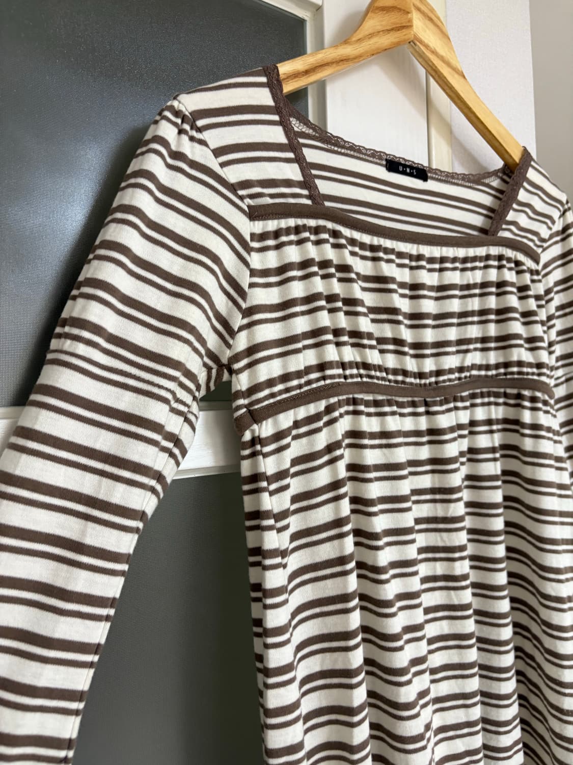 브라운 스트라이프 긴소매 티셔츠 상품이미지3