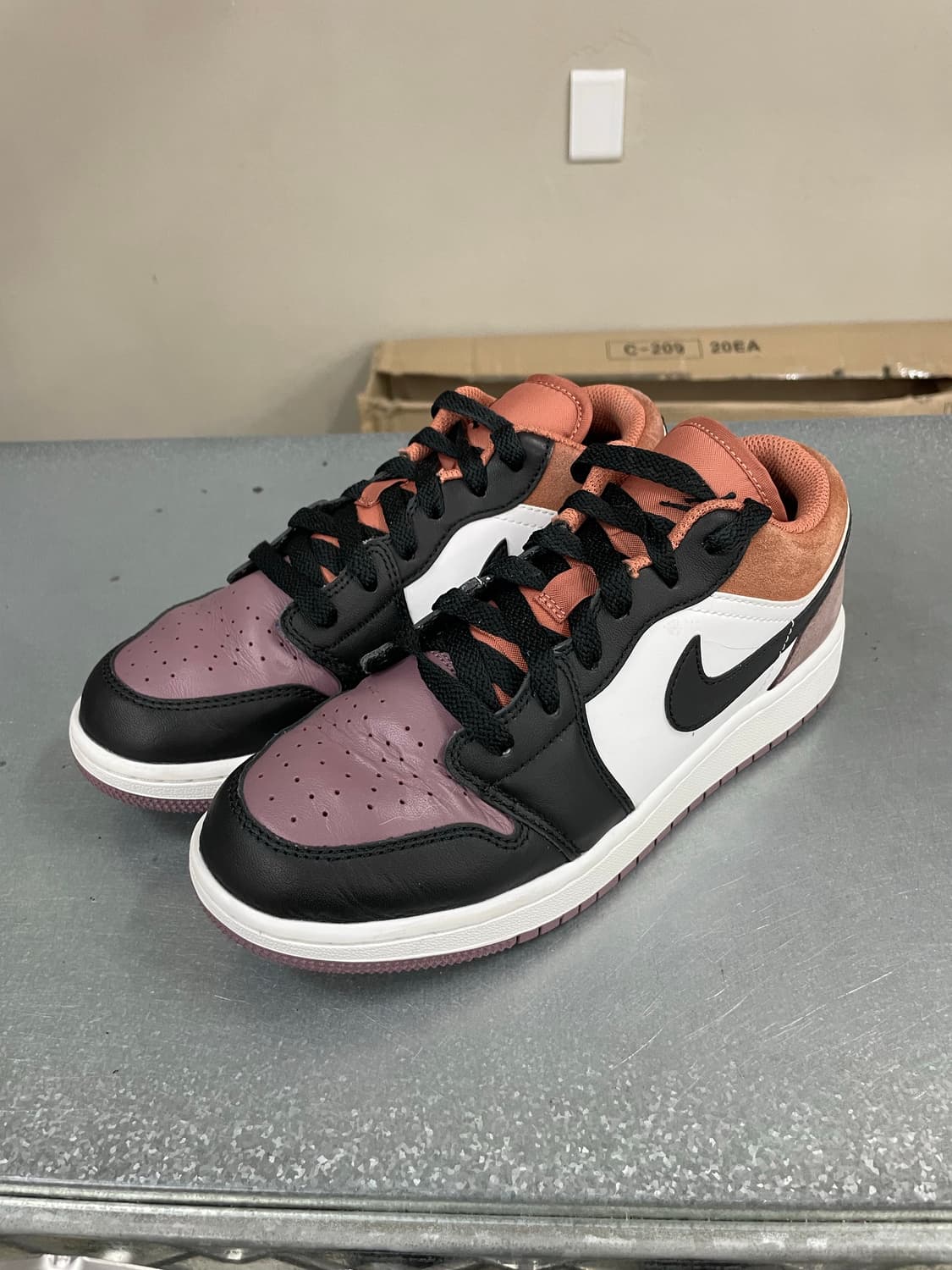 나이키 에어 조던 1 로우 SE 스카이 J 모브 240 상품이미지2