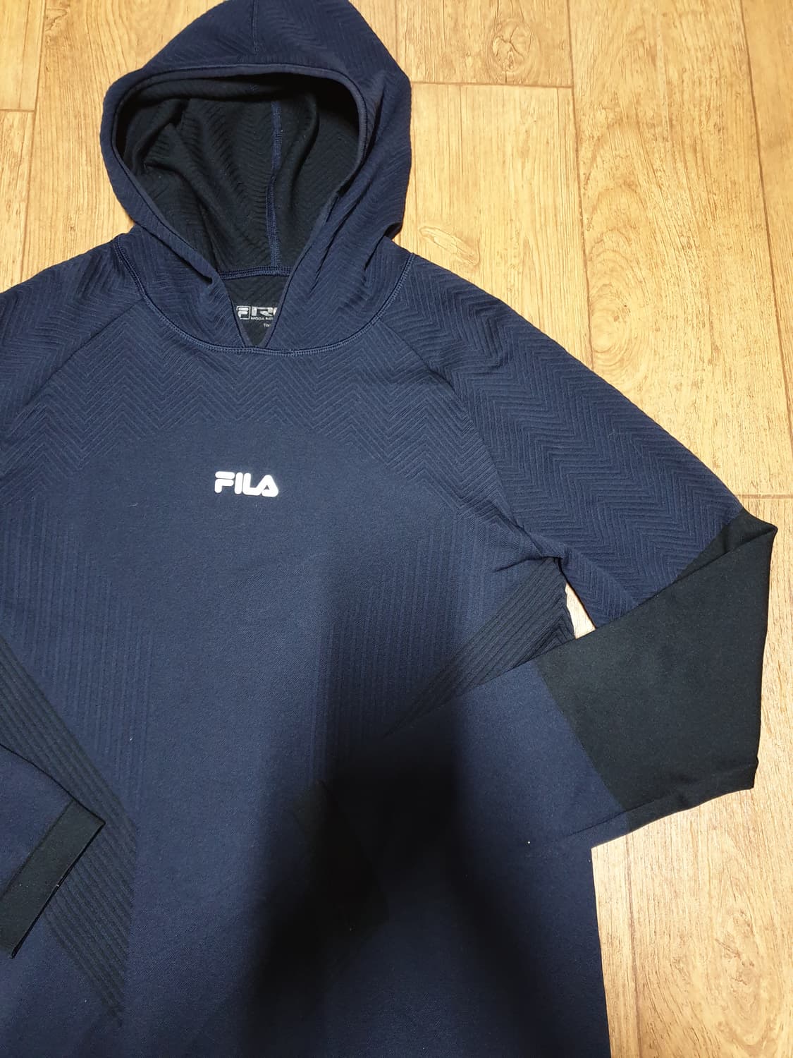 1065 필라 후드티 95 사이즈입니다 상품이미지3