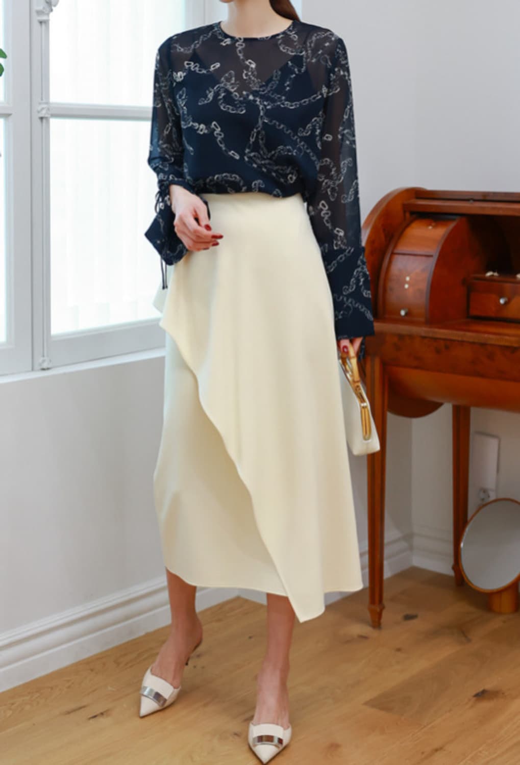 몽또또 쉬폰 커프스 네이비 블라우스 새제품 상품이미지2