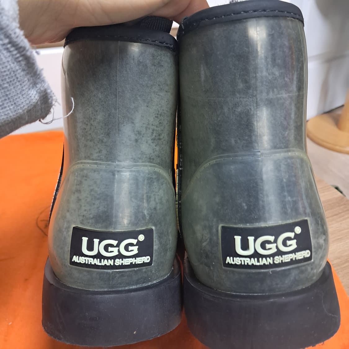UGG 어그 클리어 부츠 블랙 US7 (230~발볼 좁은240) 상품이미지8