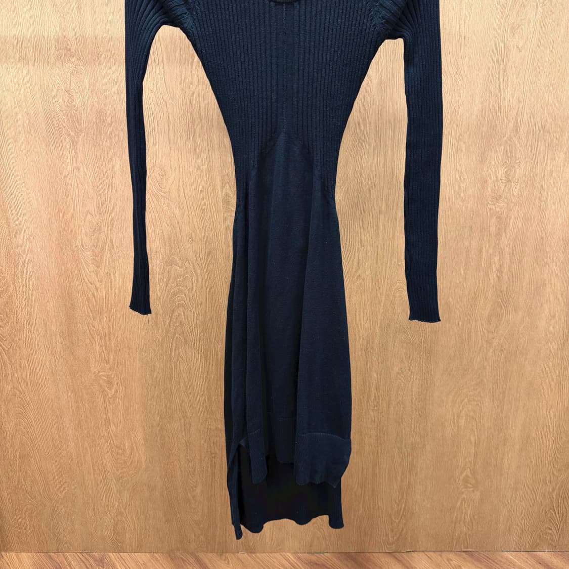 디젤 니트 원피스 백 오픈 스트랩 타이 디테일 디테일 슬림핏 블랙 상품이미지5