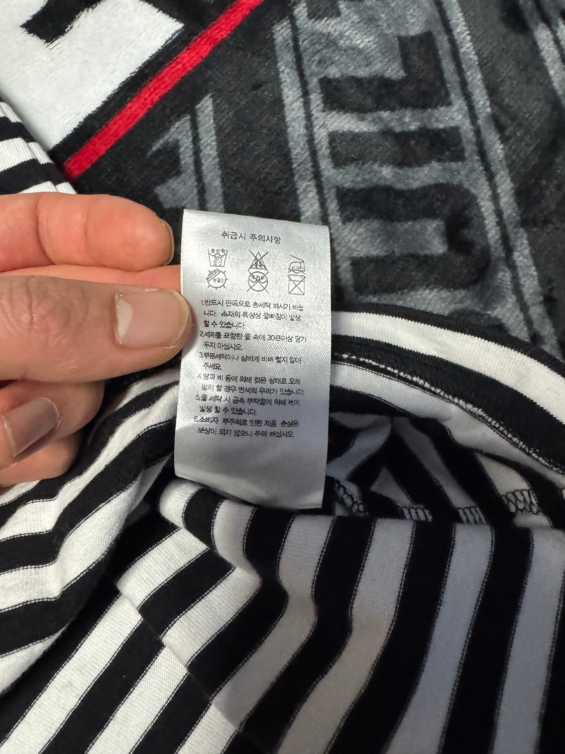 무신사 스탠다드 스트라이프 릴랙시드 크루 넥 숏 슬리브 티셔츠 블랙 화이 상품이미지6