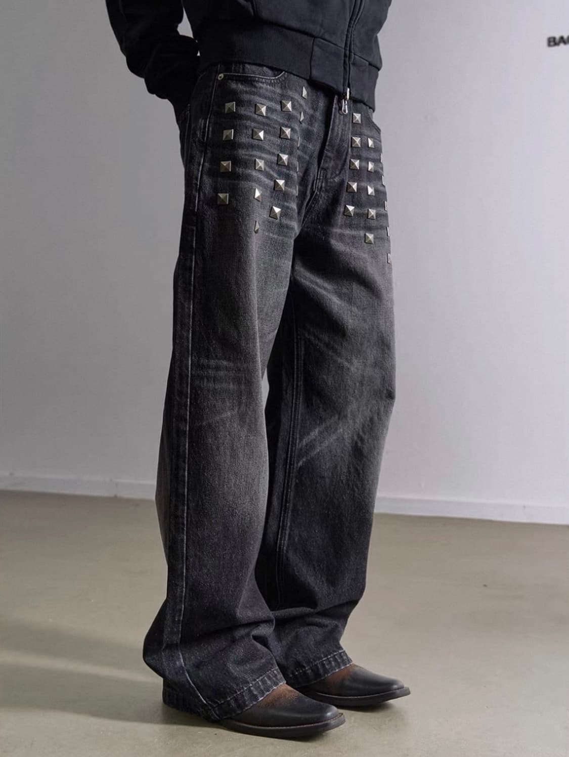 Black Studded Washed Loose Jeans 상품이미지1