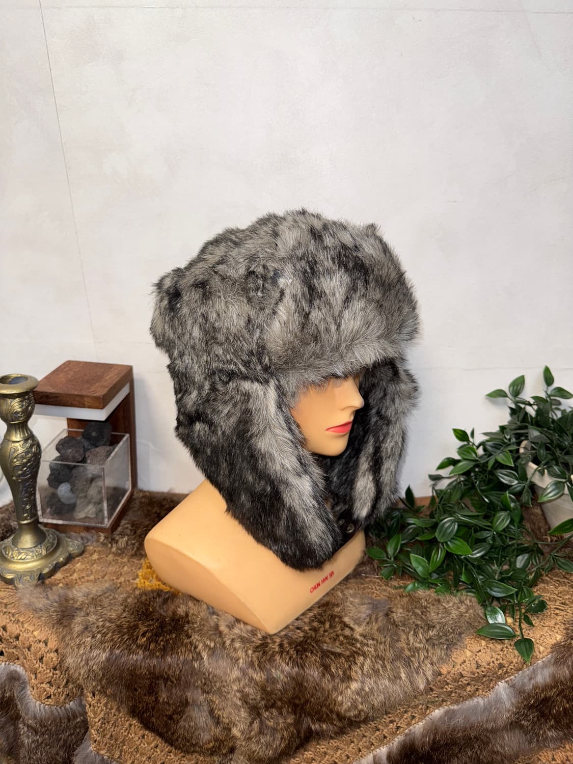 Mixed black & gray fur trapper hat 상품이미지4