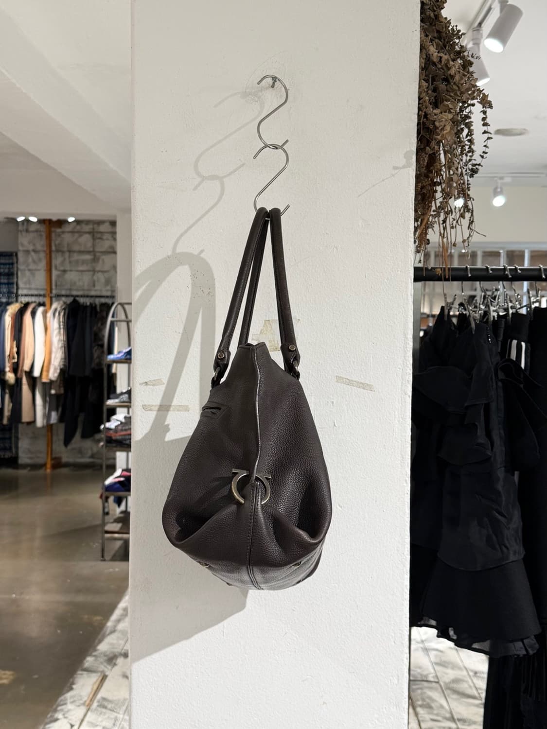 페라가모 브라운 간치니 레더 토트백 상품이미지4