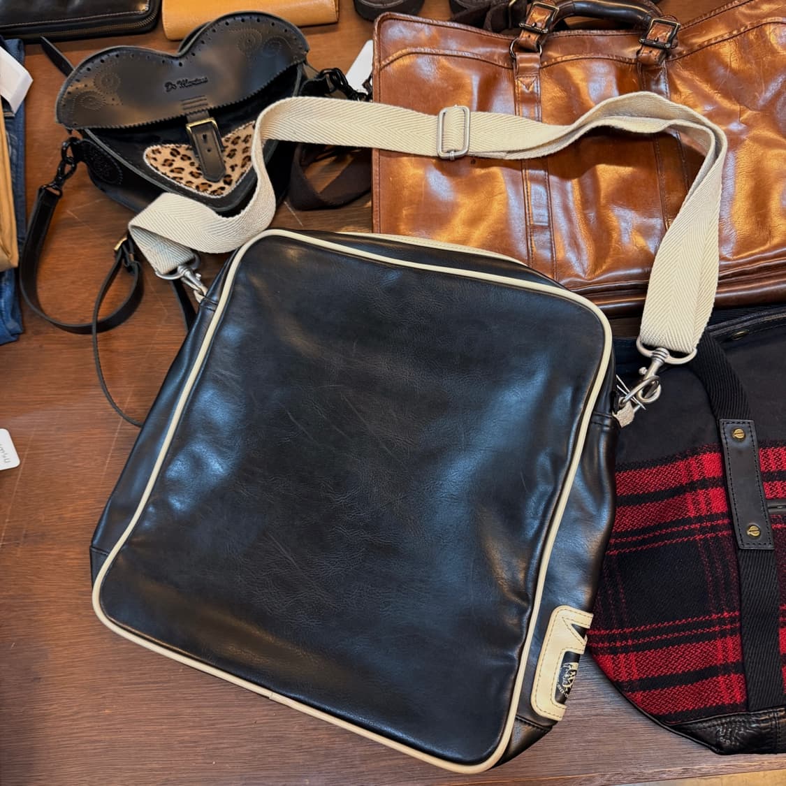 디젤 레더 블루 크로스백 로고 심플 상품이미지3