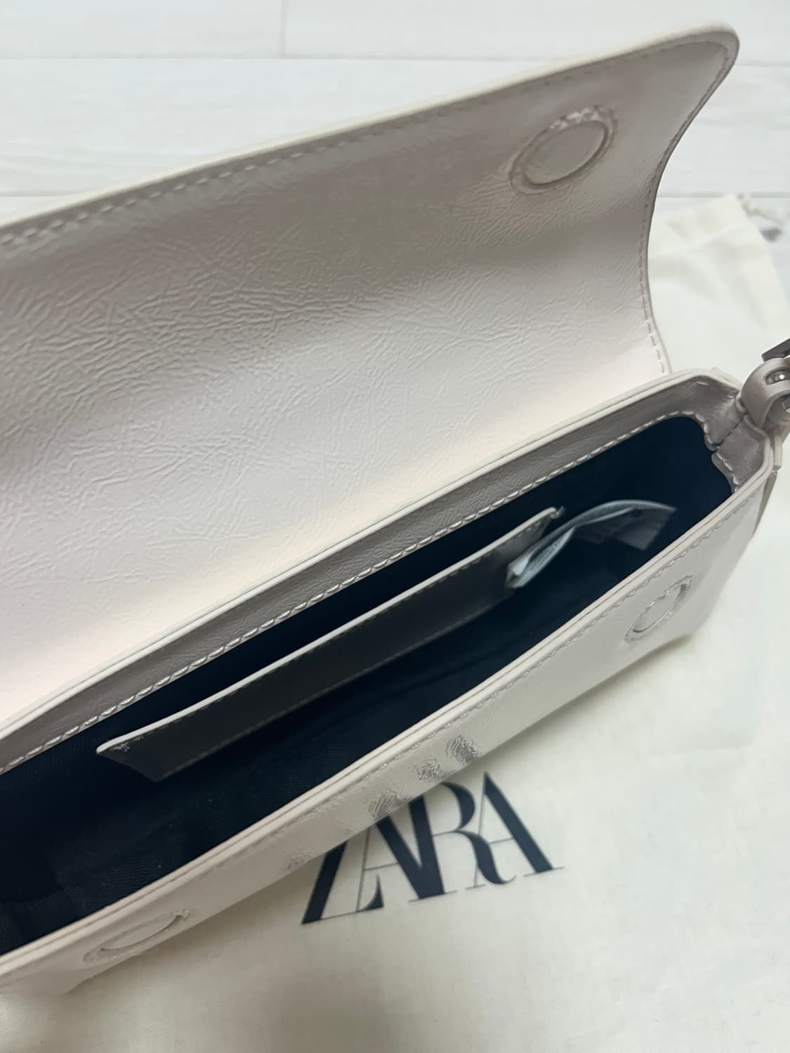 자라 ZARA 플랩 숄더백 화이트 상품이미지5