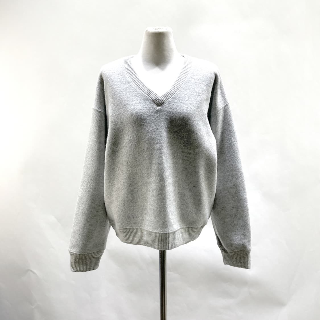 SIGNATURE 여성 브이넥 니트 그레이 F 상품이미지1