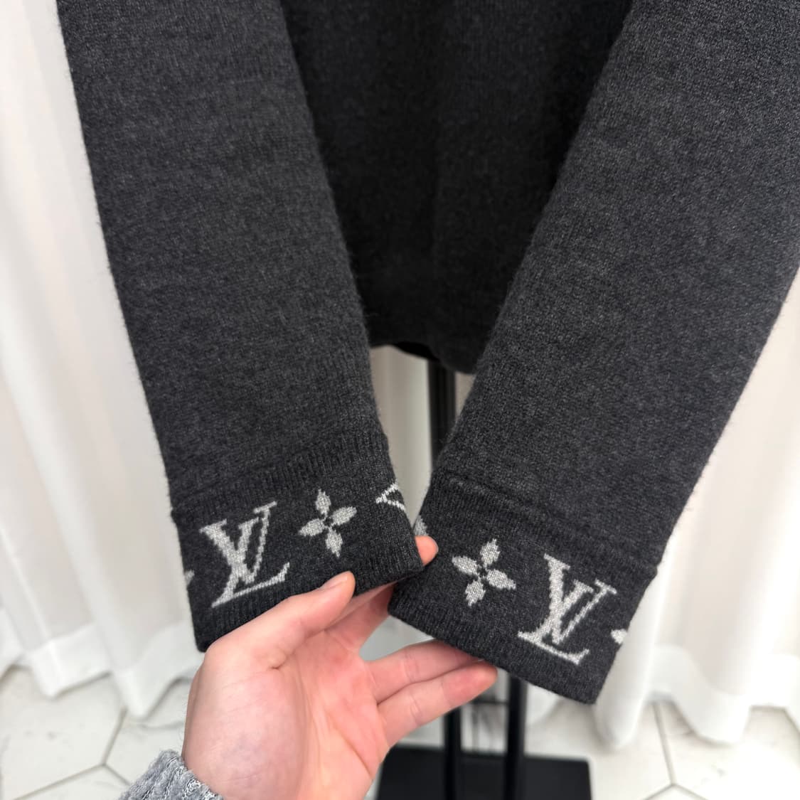 [백화점판 / S] 루이비통 모노그램 캐시미어 풀 오버 니트 상품이미지4