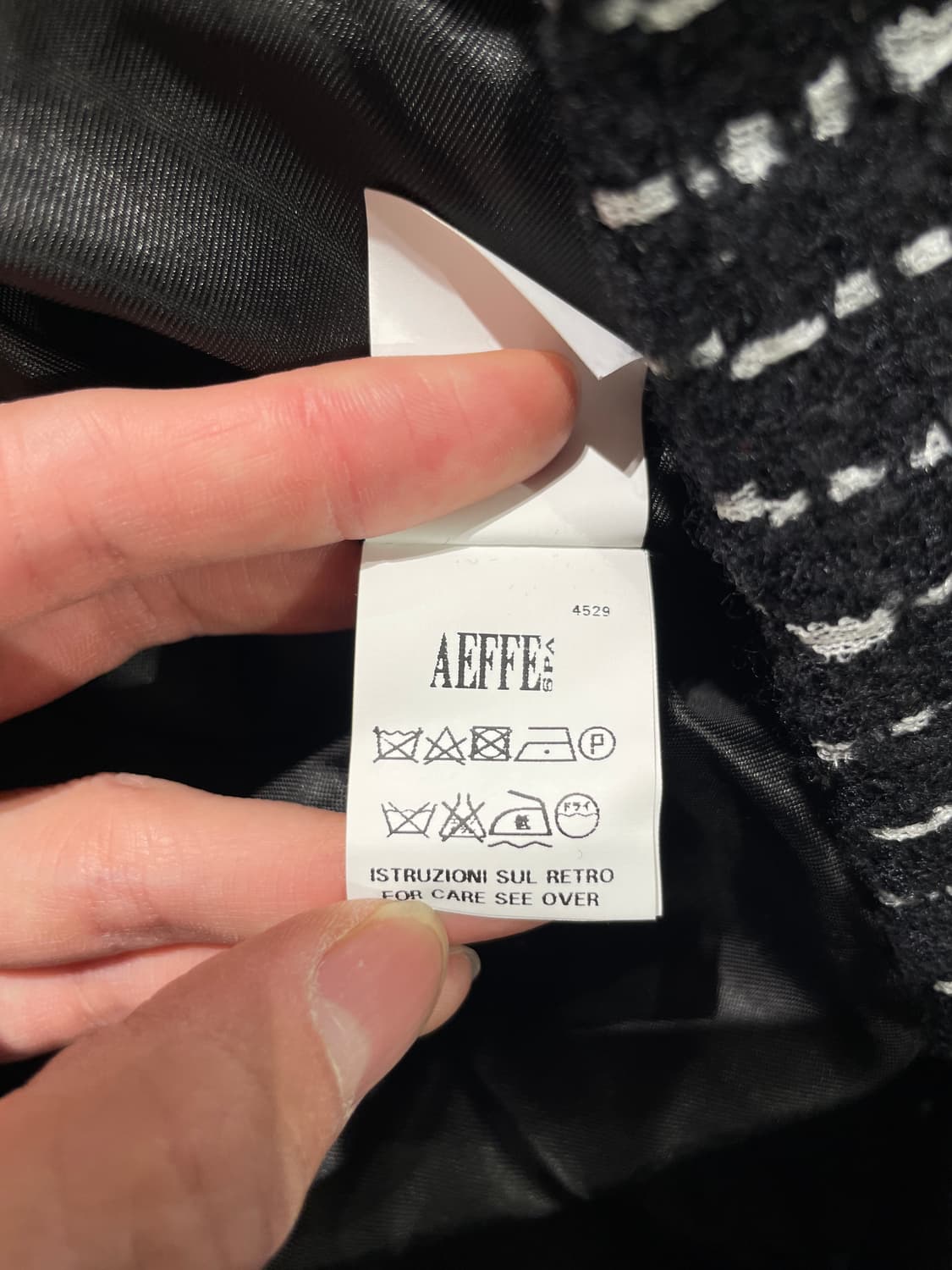 모스키노 블랙 도트 라인 트위드 크롭 자켓 상품이미지10