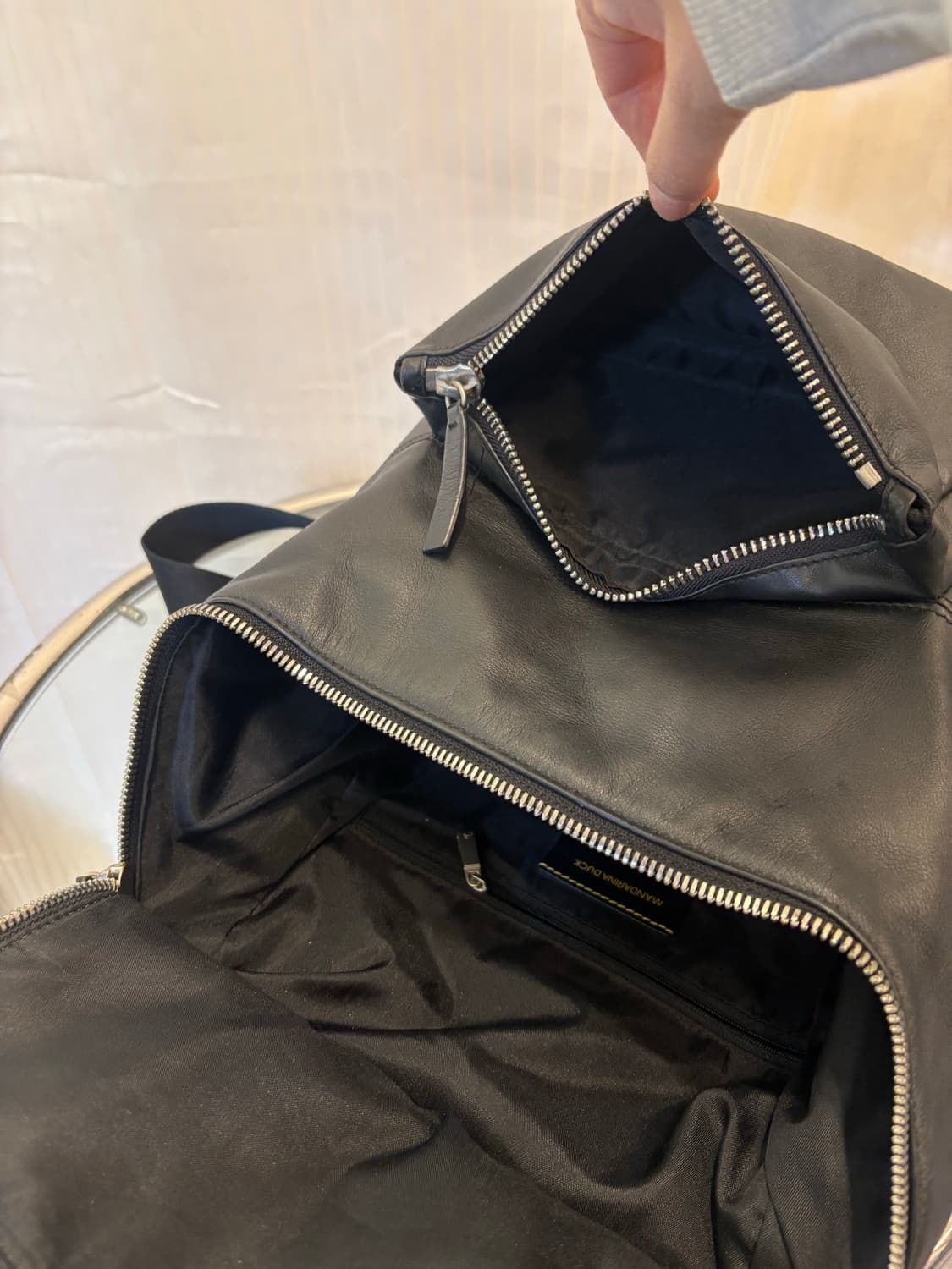 정품 만다리나덕 소가죽 백팩    상품이미지9