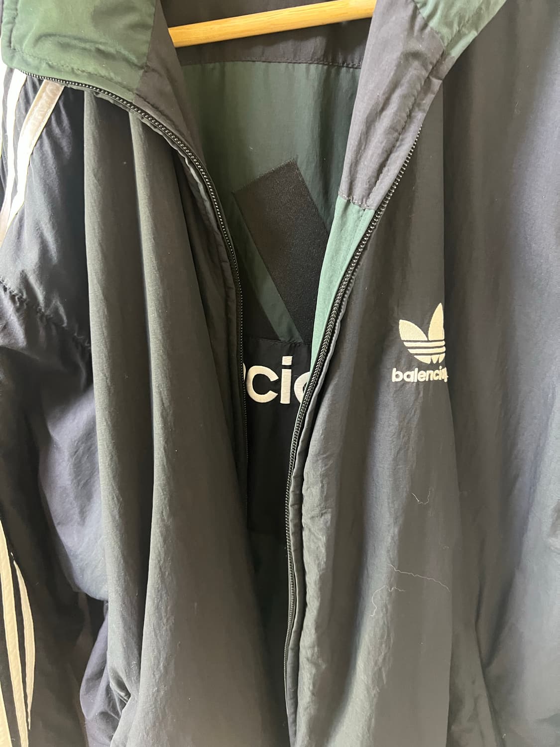 발렌시아가x아디다스 리버시블 자켓 팝니다 상품이미지3