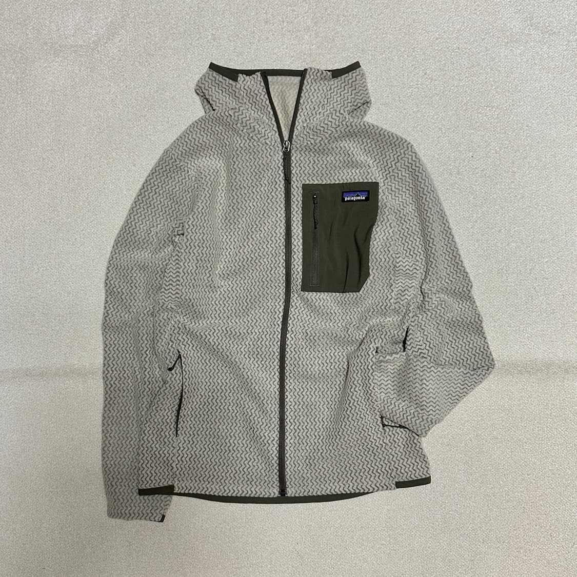 파타고니아 맨즈 R1 에어 풀집 후디 상품이미지1