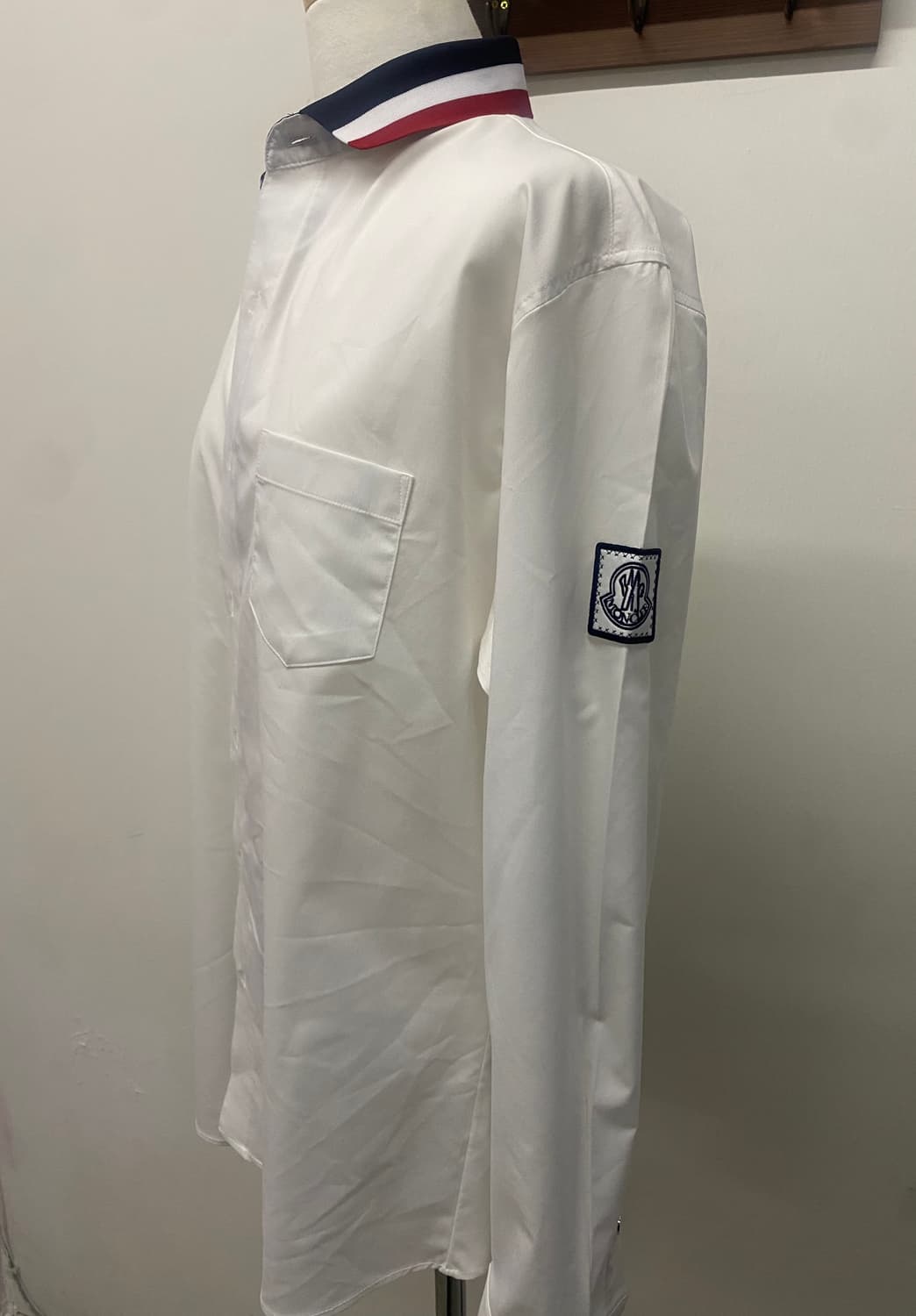 새상품 몽클레어 화이트 남성 셔츠 XL 상품이미지2