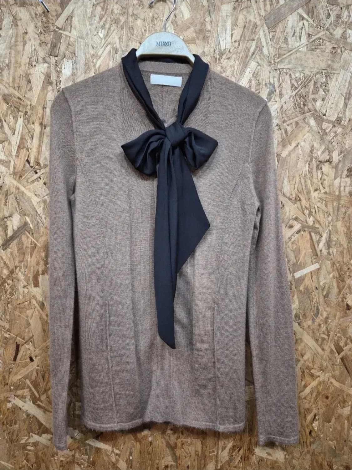 마인(MINE)
상품명 : 마인 캐시미어100% 리본타이 니트 90 상품이미지2