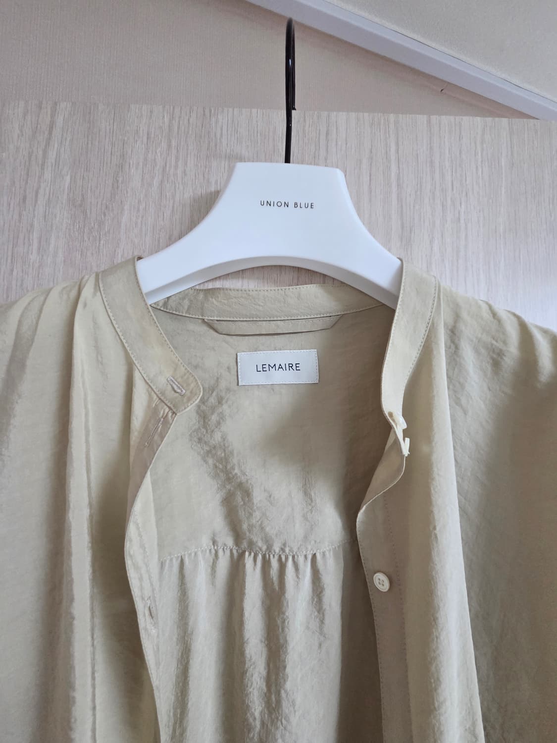 르메르 오피서 카라 트위스티드 셔츠(더스티 매스틱) 상품이미지3