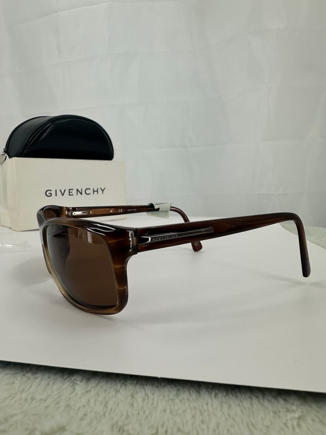 [새상품 무료배송] 정품 지방시 Made in Italy 선글라스 상품이미지2