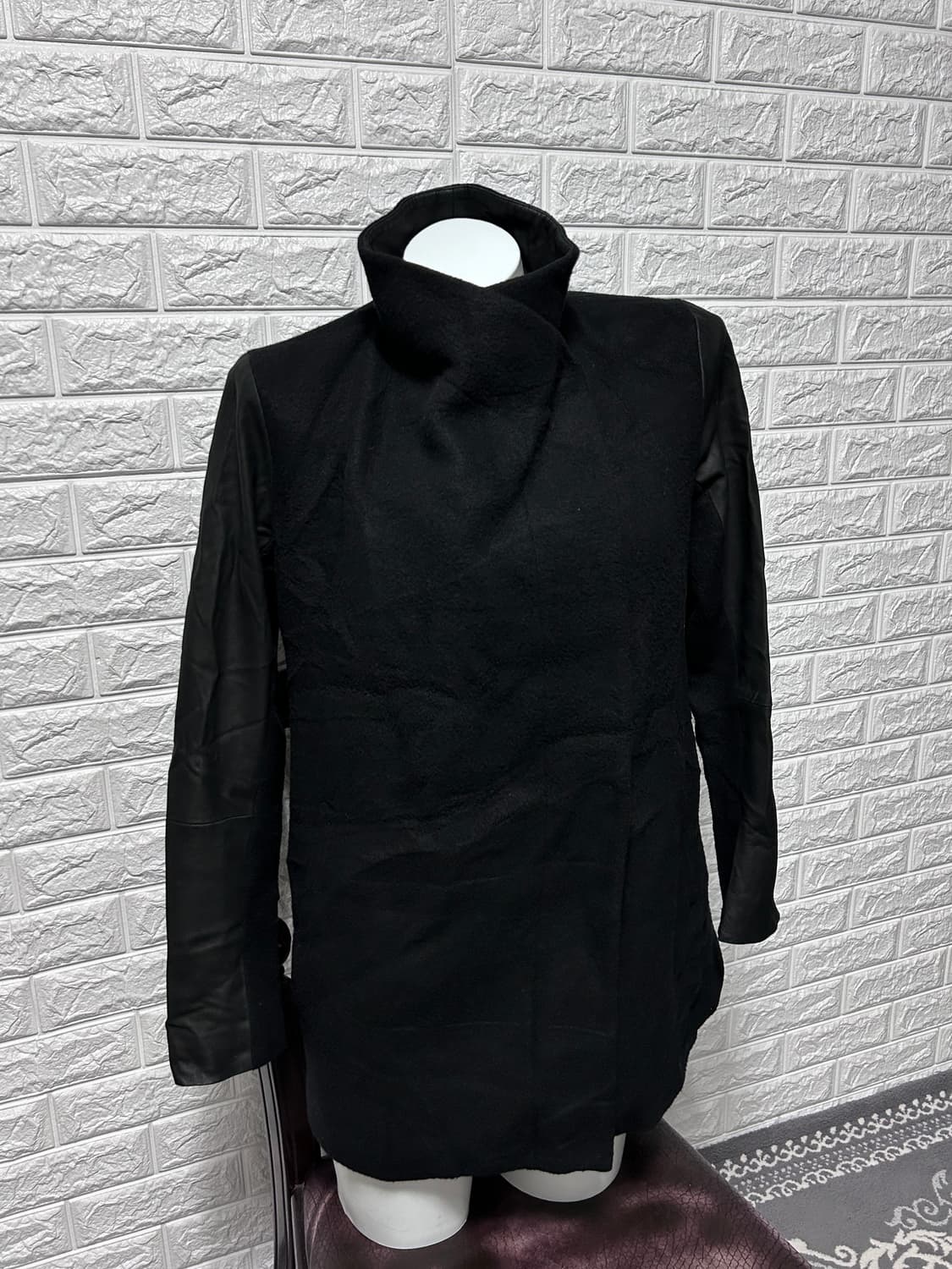 띠어리 울 드레이프 코트 레더 디테일 상품이미지1