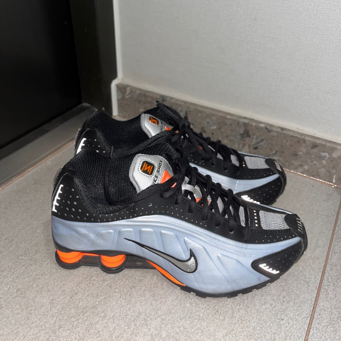 W 나이키 샥스 R4 블루 틴트 토탈 오렌지 250 상품이미지1