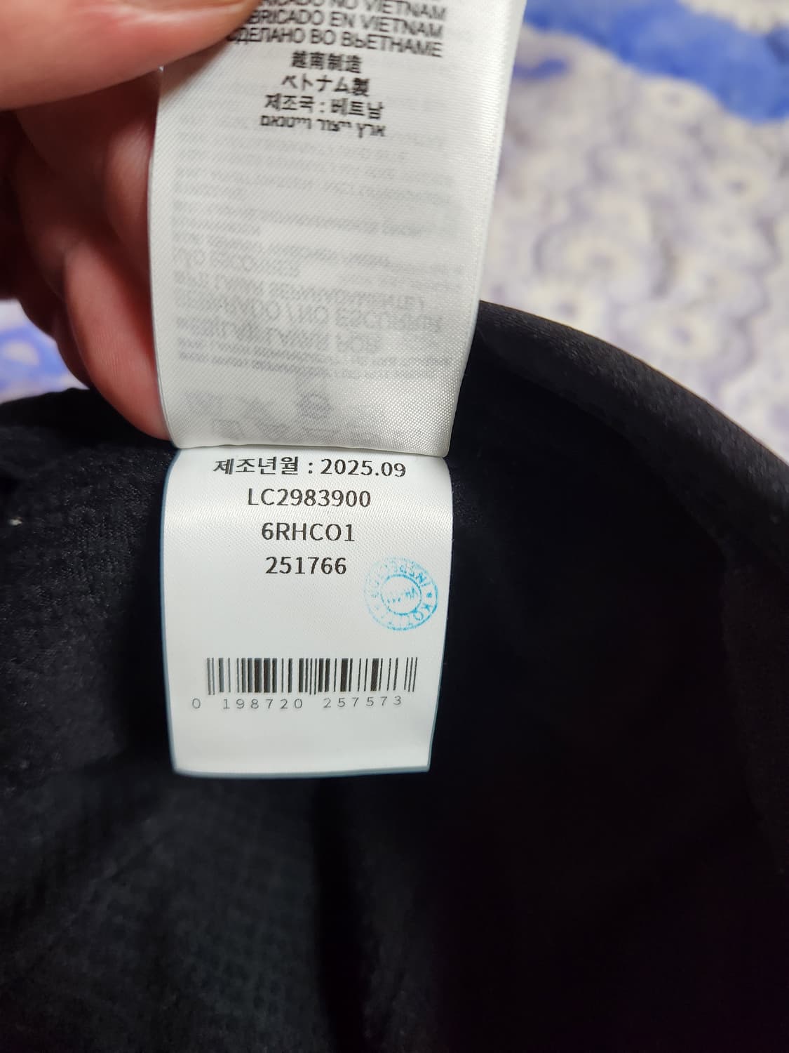 살로몬  써모 템포스 런 캡  블랙  팝니다. 상품이미지4