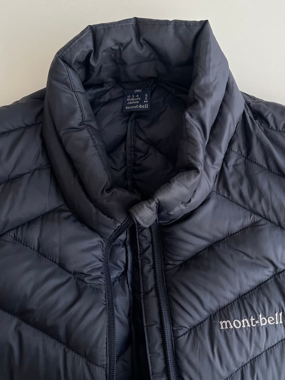 95) 몽벨 구스다운 경량 패딩 네이비 상품이미지4