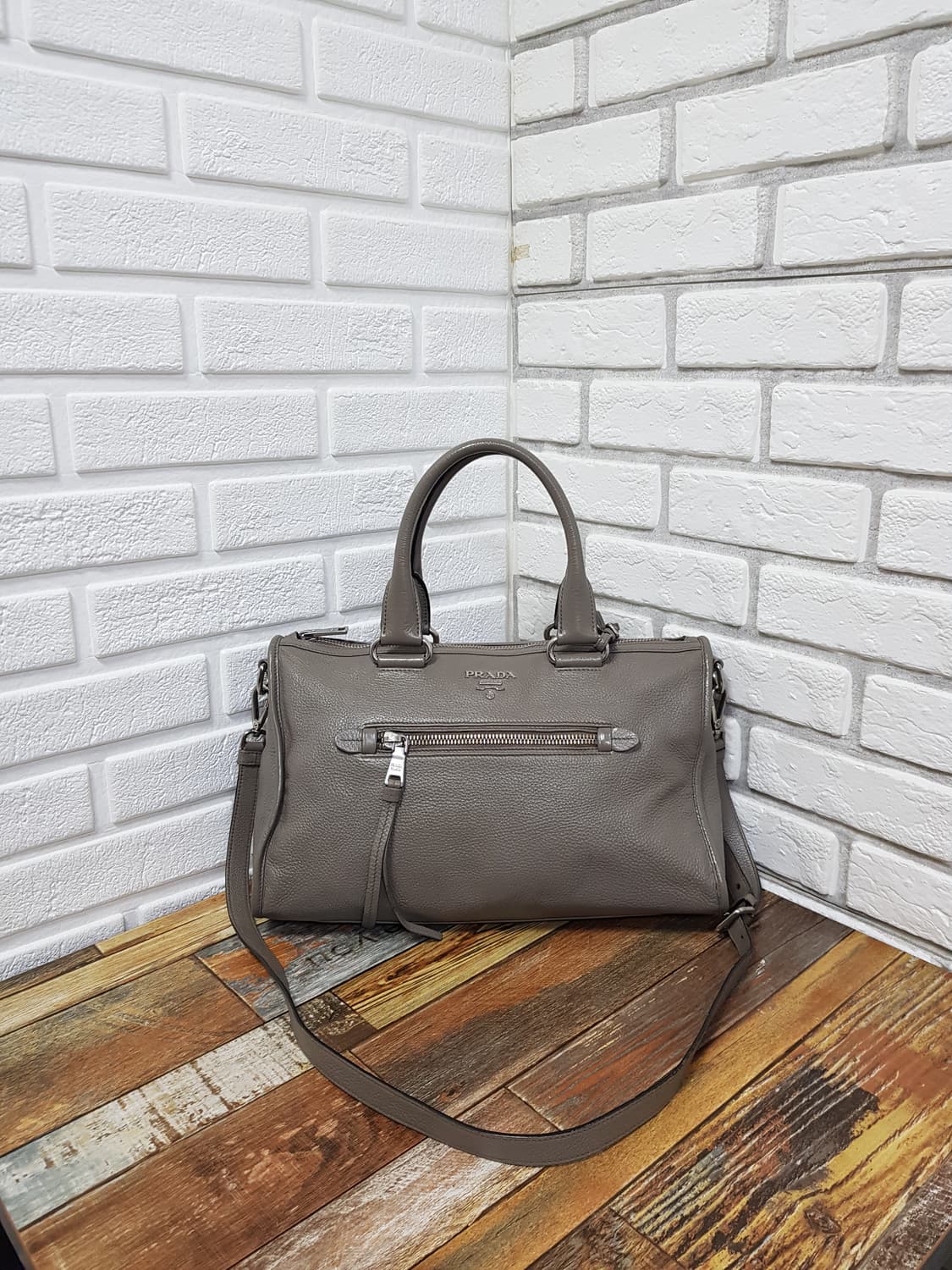 [정품] 프라다 은장로고 비텔로 모터백 상품이미지2