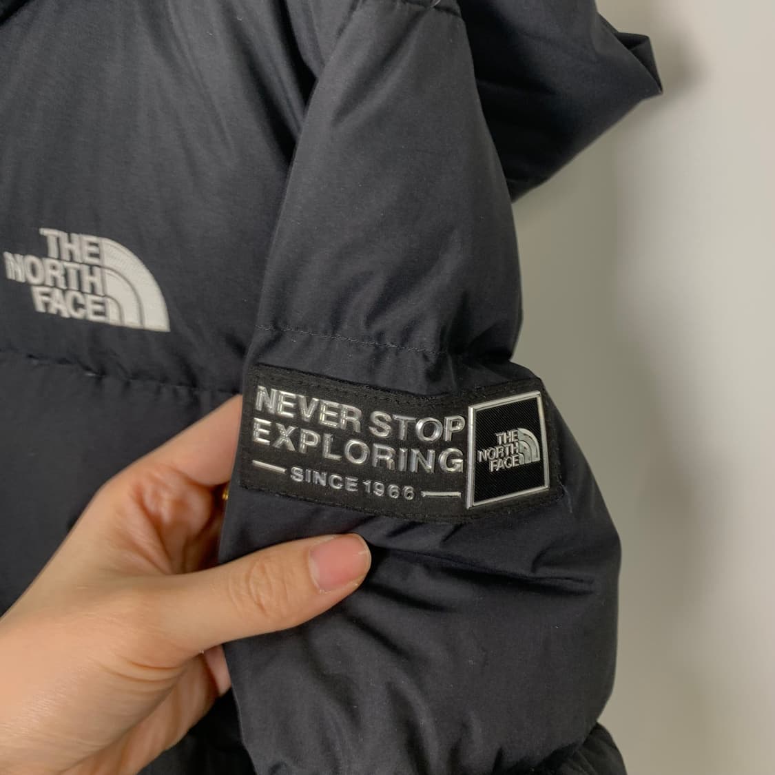노스페이스 자수로고 블랙 후드 패딩 상품이미지6