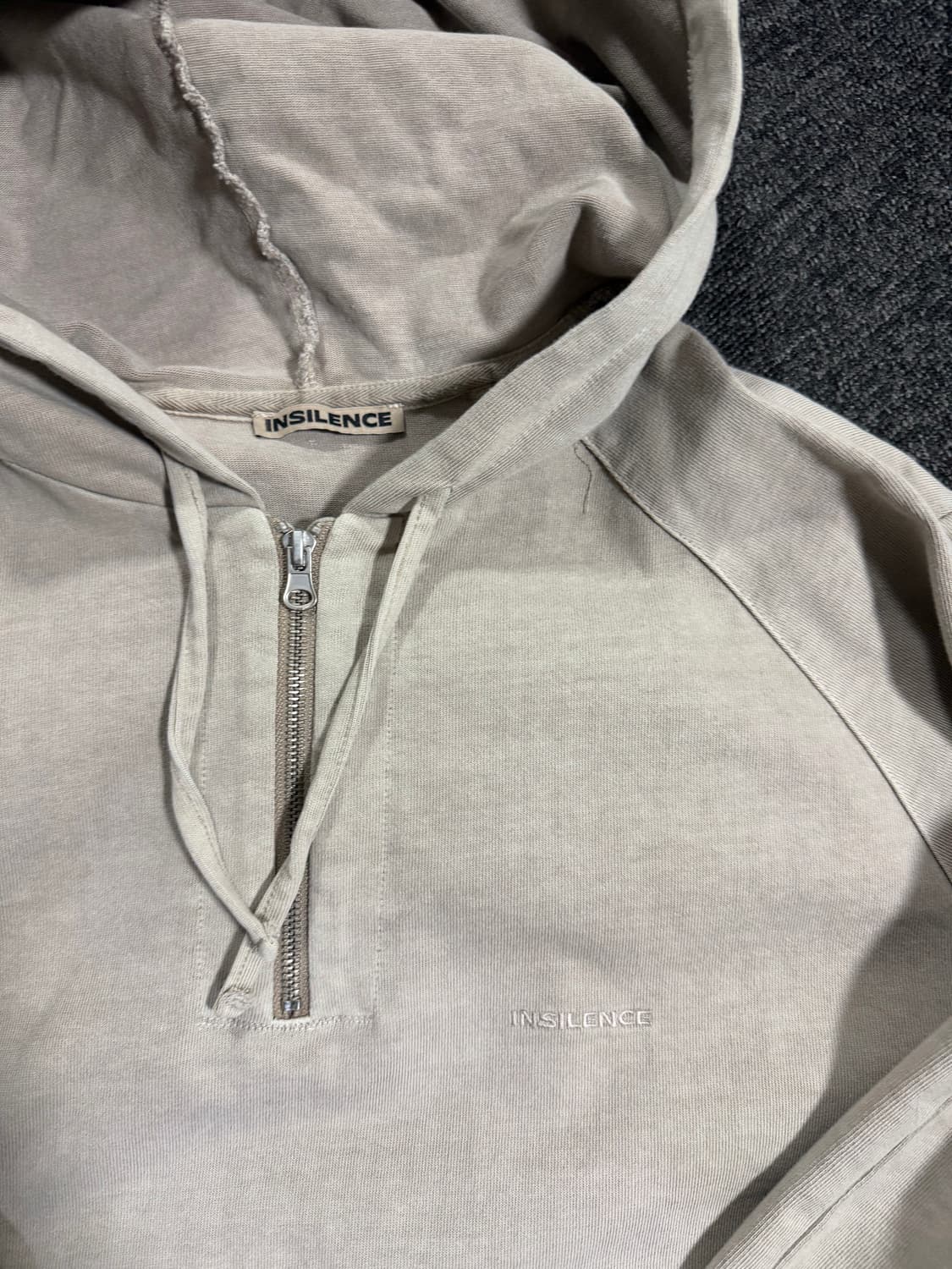 인사일런스 피그먼트 다이드 하프집 후디 sand grey (새상품)  상품이미지5