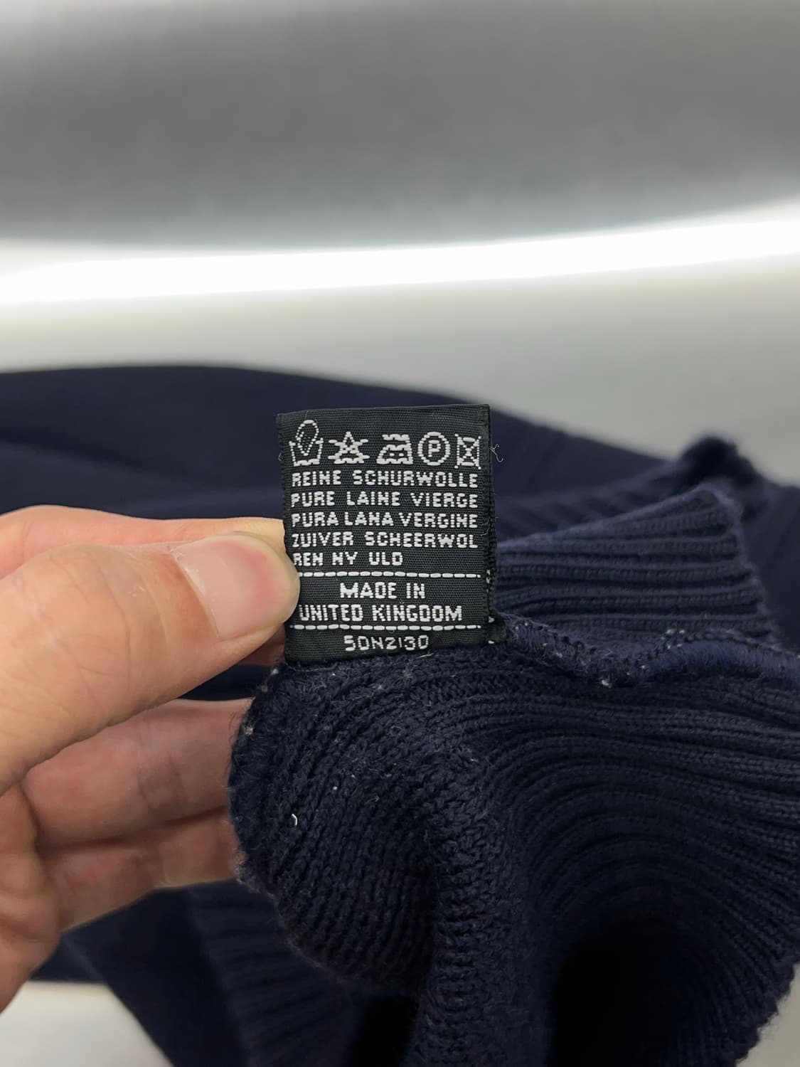 버버리 네이비 스웨이드 패치 코만도 스웨터 상품이미지8
