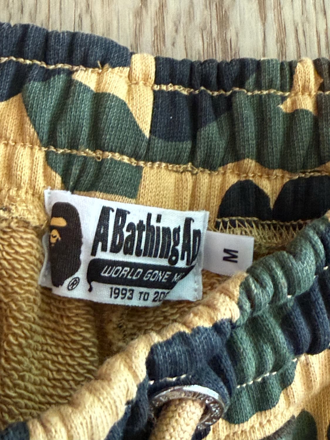 베이프 퍼스트 카모 자카드 원 포인트 릴렉스드 핏 스웨트쇼츠 옐로우 상품이미지6